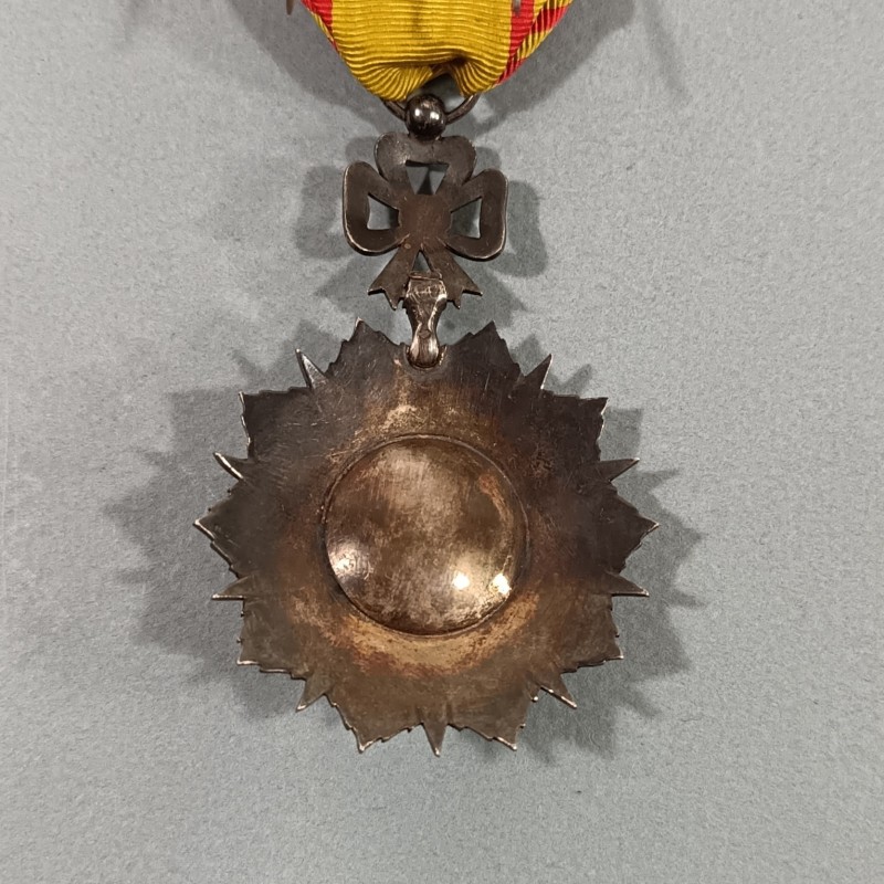 TUNISIE MEDAILLE D'OFFICIER DE L'ORDRE TUNISIEN DU NICHAN IFTIKHAR MUHAMMAD EL NACEUR 1906-1922 EN ARGENT POINCONNEE